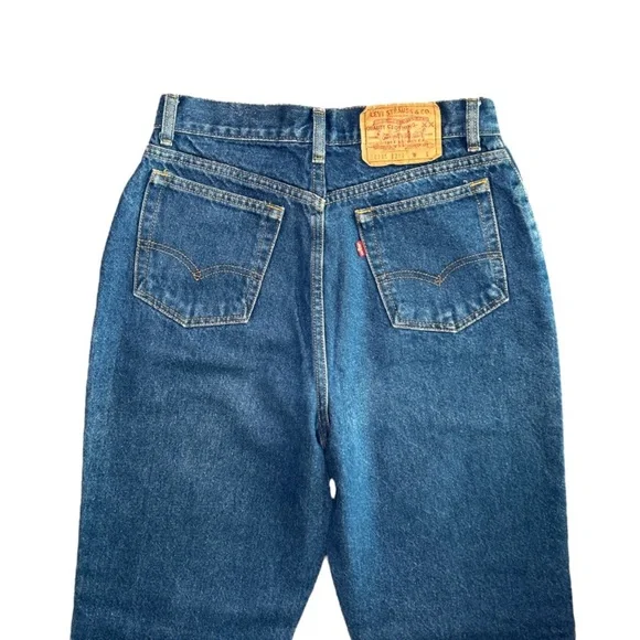 High Rise Denim Levi’s Jeans - Picture 4 of 10